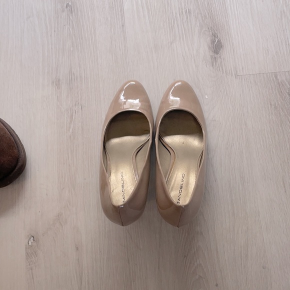 High Heels - Picture 3 of 4